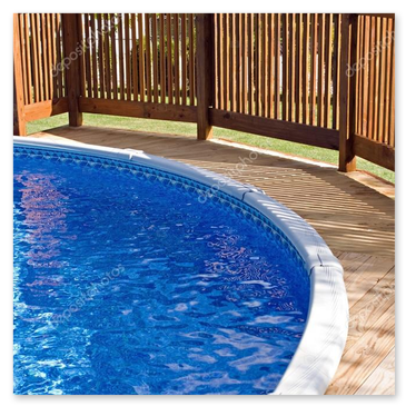 Rivestimento in legno per piscina esterna