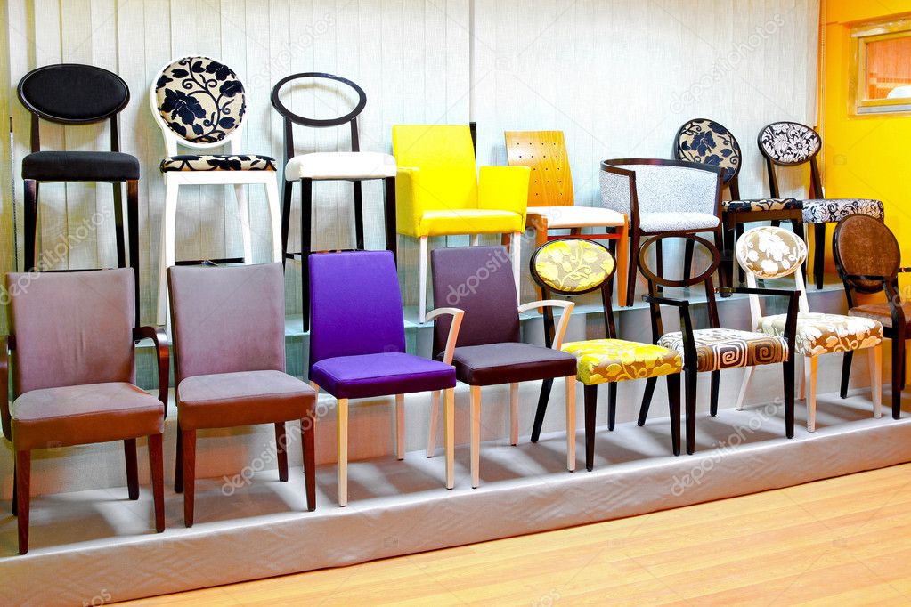 Espositori modulari in legno per corner retail con insegna