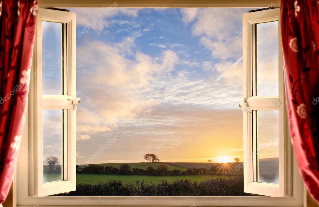 Casa ariosa con finestre aperte e luce naturale