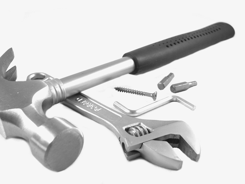 Ferramenta per mobili e strutture in legno